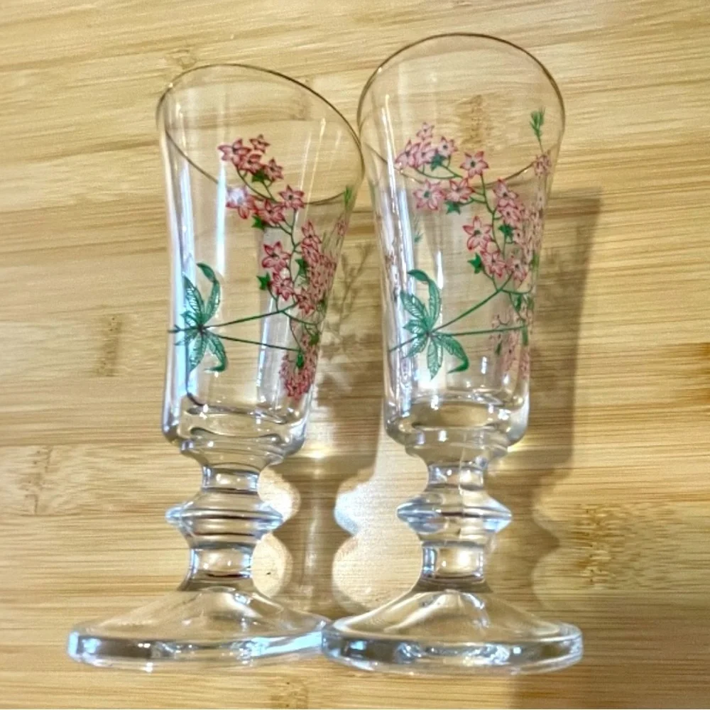 Set of six Liquor/Cordial glasses, gold rim, delicate floral design, very pretty